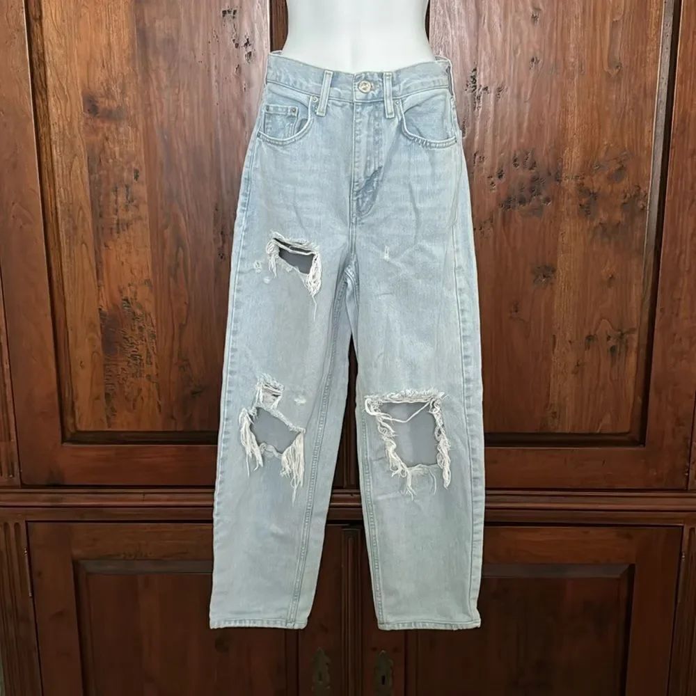 BDG Urban Outfitters Distressed High Rise Baggy Light Wash Denim Jeans- Size 26